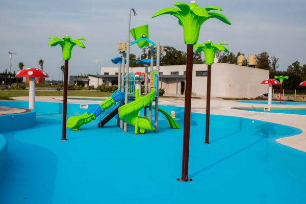 Tapalqué inauguró piscinas exteriores para niños