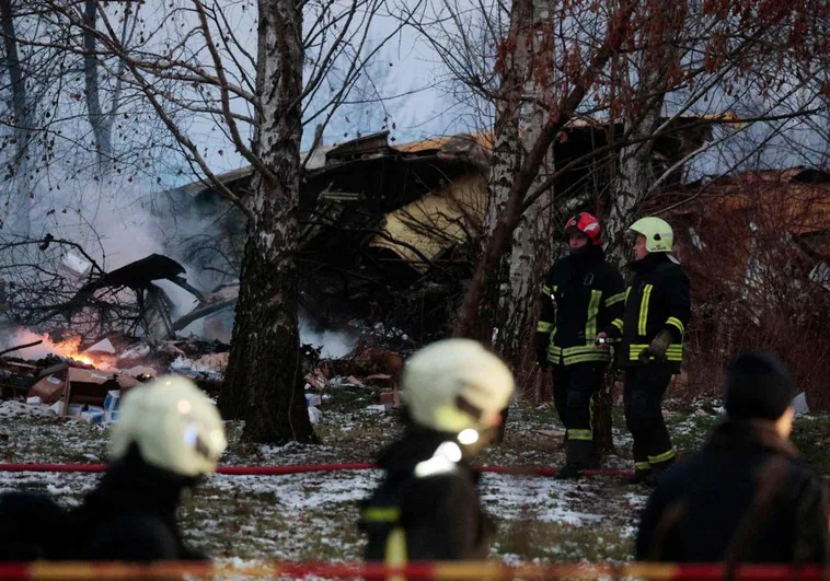 Muere una persona y dos resultan heridas al estrellarse un avión de carga en Vilna (Lituania)