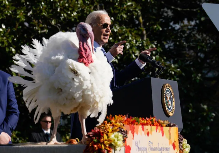 Biden indulta a los pavos Peach y Blossom en el evento final de Acción de Gracias