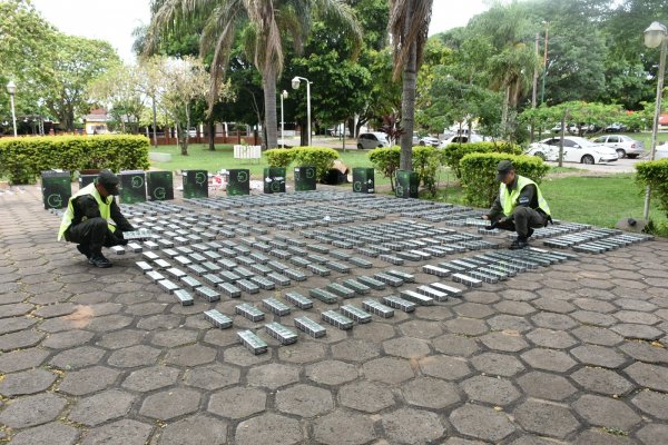 Corrientes: abren 32 encomiendas con marihuana y mercadería de contrabando