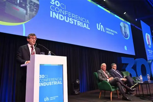 La conferencia industrial de la UIA dejó duros mensajes para Milei, que pegó el faltazo: “Queremos que nos respeten”