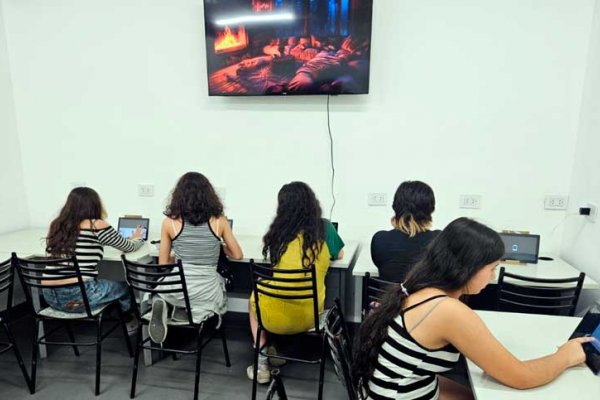 La escuela Gurruchaga inauguró su nueva biblioteca digital