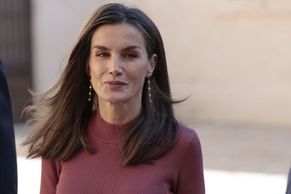 Encontramos el vestido de punto más bonito de la reina Letizia en esta pequeña tienda valenciana