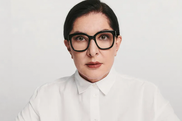 Marina Abramovi & Massimo Dutti: un libro y una exposición que fomentan el diálogo entre moda y cultura