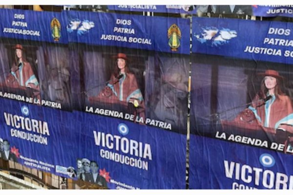 AFICHES! Aparecieron los de la Vice “Victoria Conducción” alrededor del Congreso argentino