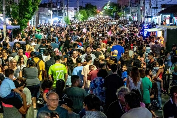 Más de 40 mil vecinos de Empalme Graneros ganaron la calle para festejar la “Noche de mi barrio”