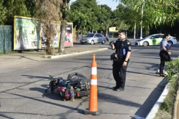 Corrientes: motociclista pierde la vida tras chocar contra un poste de luz