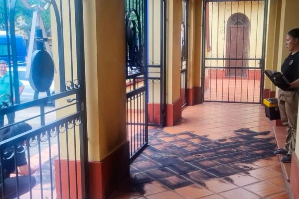 Bomba molotov y nota amenazante en la parroquia del padre Ignacio