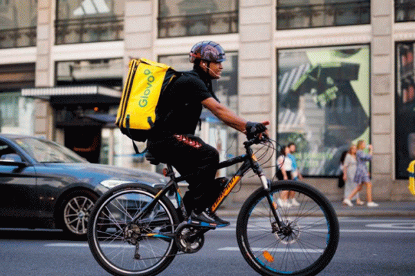 Derecho conquistado: trabajadores de Glovo en España serán registrados y tendrán contratos laborales