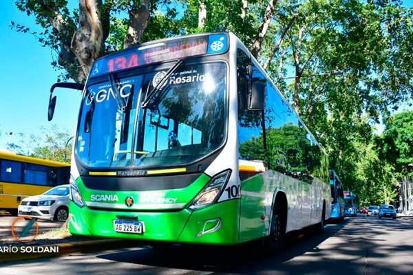 Prueban un colectivo a GNC que podría ahorrar hasta un 50% en el costo del combustible