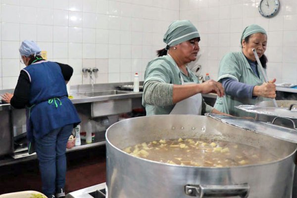 Gastronómicos lograron un nuevo aumento salarial para trabajadores de comedores públicos y privados