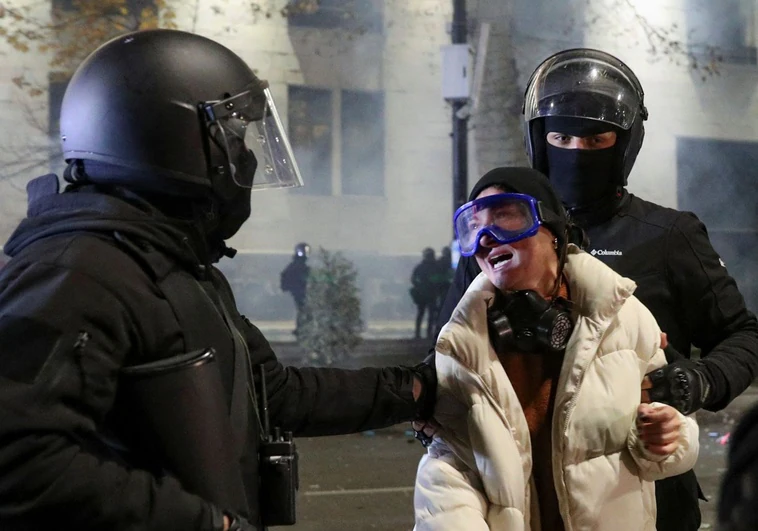 Los manifestantes georgianos no ceden en sus demandas pese a los arrestos y la fuerte represión policial