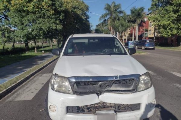 BORRACHO! Chofer de un ministro correntino atropelló a dos trabajadores