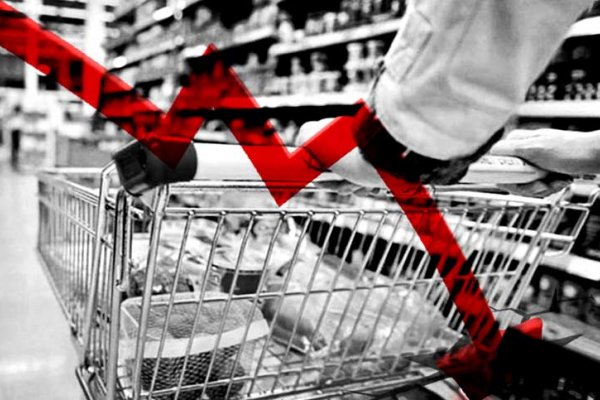 Las ventas en supermercados siguen cayendo: “Que los precios bajen no significa que la gente tenga más dinero”