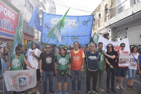 La jornada nacional de protesta se sintió en Rosario: “Salimos a decir basta al ajuste”