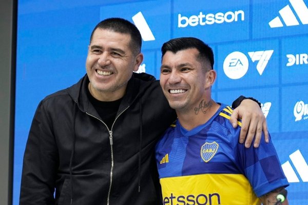 La tajante respuesta de Riquelme sobre el futuro de Medel: 