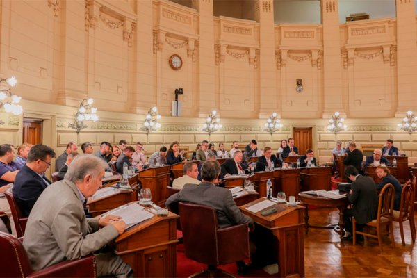 Con un tratamiento exprés, el Senado aprobó la ley para reformar la Constitución de Santa Fe