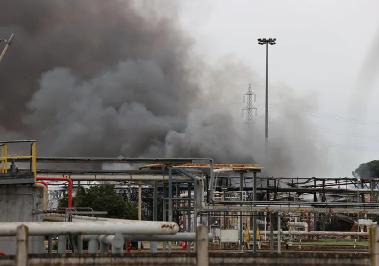 Al menos dos muertos y nueve heridos tras una explosión en un depósito de combustible en Florencia