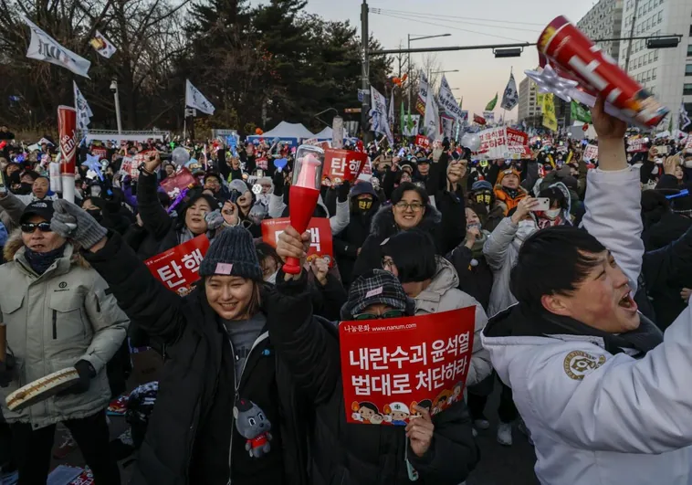 Yoon Suk-yeol, un presidente tumbado por la 'traición' de doce de sus diputados