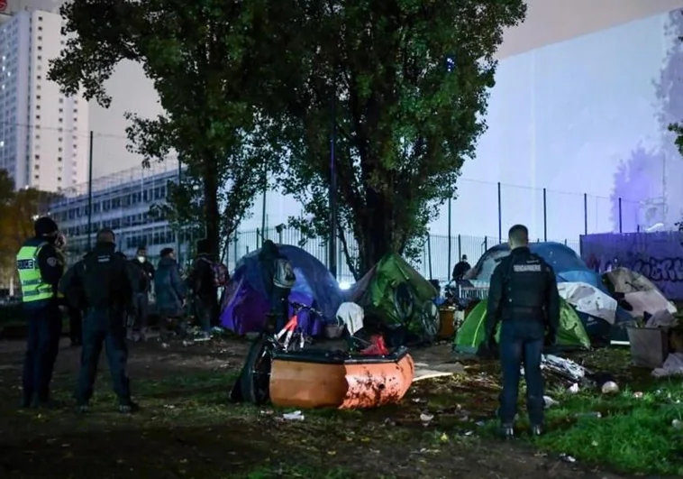 Al menos cinco muertos en un tiroteo cerca de un campo de inmigrantes en el norte de Francia