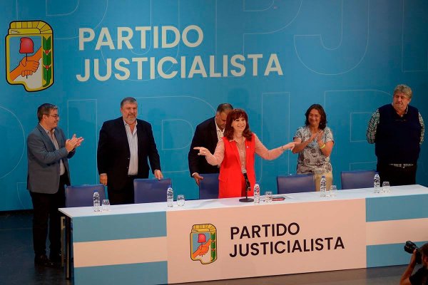 ESPECTATIVA! Cristina prepara un viaje a la tierra de «Camau» Espínola para ordenar el PJ