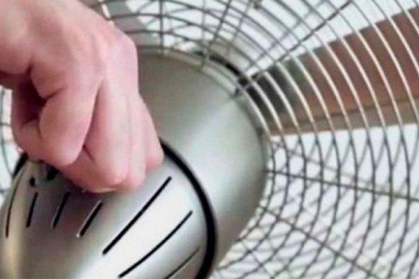 FATAL! Enchufó el ventilador y recibió una fuerte descarga eléctrica