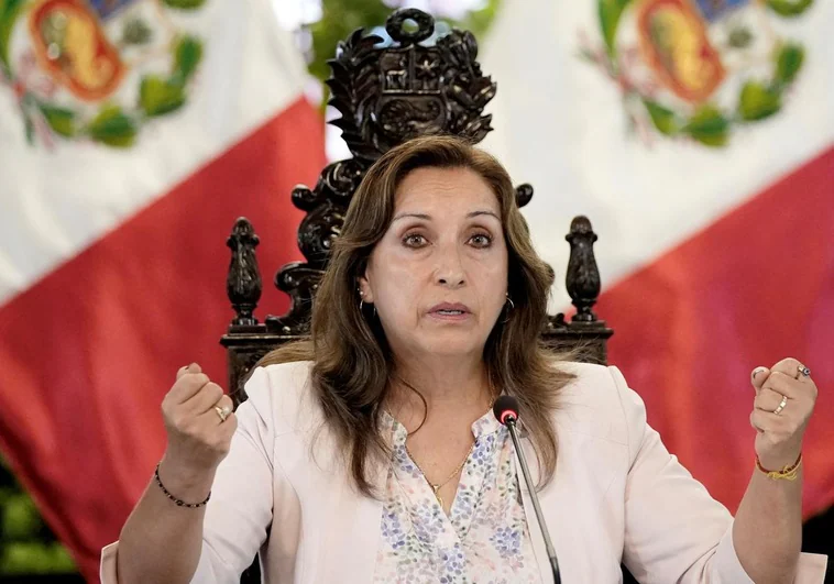 La presidenta de Perú confirma que se operó la nariz en secreto y denuncia que busquen su destitución con «leyendas mediáticas»