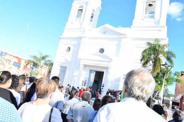 Acto oficial: San Luis del Palmar con campanario nuevo y un llamado a la unidad