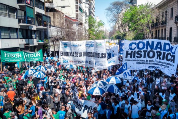 Docentes universitarios denuncian una pérdida salarial del 50% y auguran que se viene otro año “de lucha”