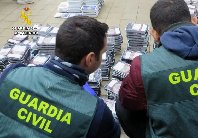 Desarticulada una organización criminal dedicada al comercio internacional de anguila europea precocinada