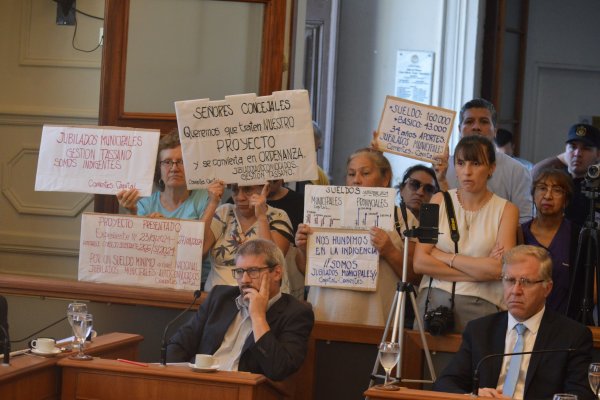 CAYERON LOS JUBILADOS! En plena sesión del Consejo y pidieron que recompongan sus haberes