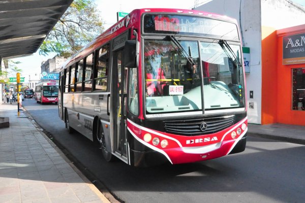 Este jueves hay colectivos en Corrientes: choferes aceptaron cobrar en dos cuotas el aguinaldo