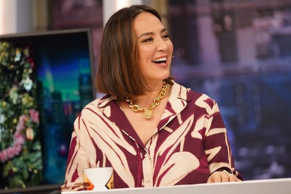 Tamara Falcó sorprende en El Hormiguero con un look pijamero rebajado de una firma española