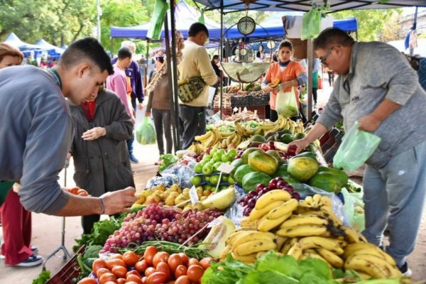 Si TE FALTÓ EL MELÓN! Feriantes trabajarán el 24 hasta las 22 en Capital