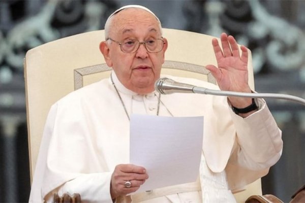 Israel apuntó contra el Papa Francisco y lo acusó de tener una “doble vara”