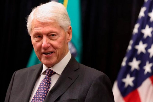 Bill Clinton fue dado de alta tras su internación por una fuerte gripe