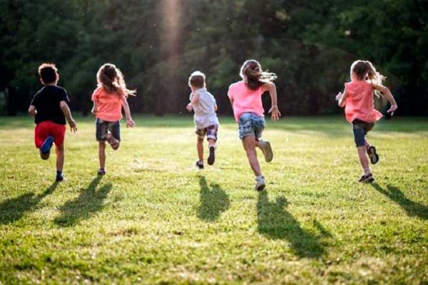 ¿Cómo lograr que los niños tengan vidas activas y mejor alimentación durante el verano?