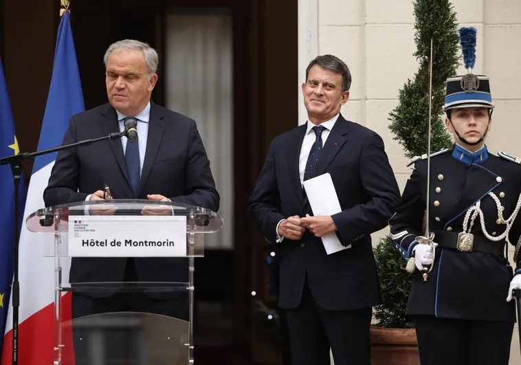 «Fantasma», «perdedor», «oportunismo presumido»... Manuel Valls es recibido con duras críticas en su regreso a la política francesa