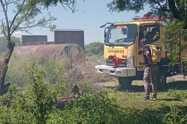 Pudo ser tragedia en Corrientes: incendio de pastizales cerca de camiones