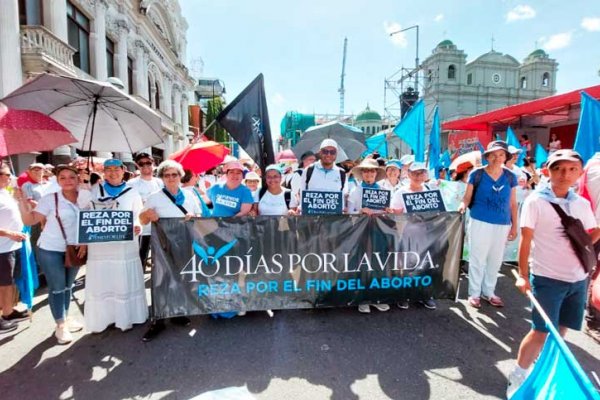 Convocan a un Rosario iluminado por el fin de la vigencia del aborto