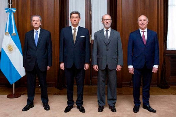 El Gobierno le aceptó la renuncia a Juan Carlos Maqueda y la Corte Suprema queda únicamente con tres miembros