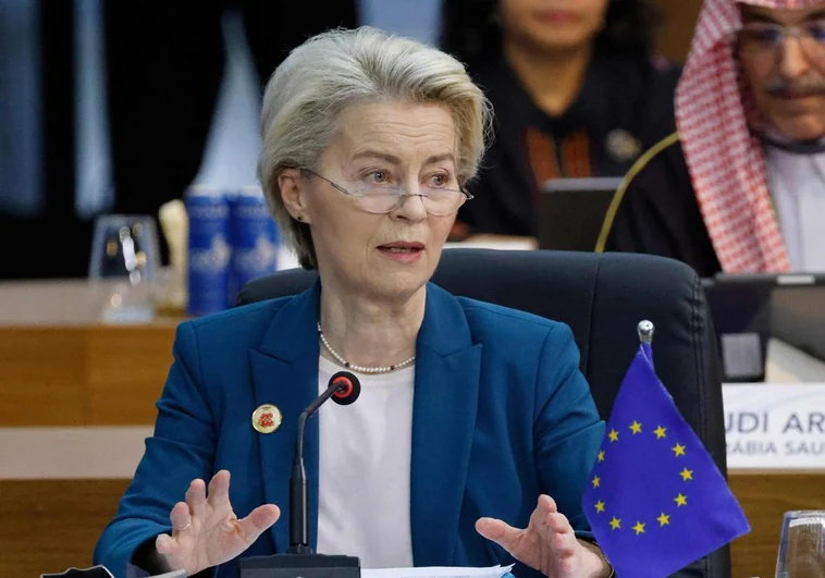 Von der Leyen cancela sus viajes durante dos semanas por una «neumonía grave»