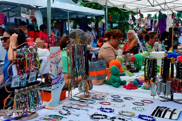 Para los Reyes Magos: se realiza una nueva feria temática en Plaza Sarmiento