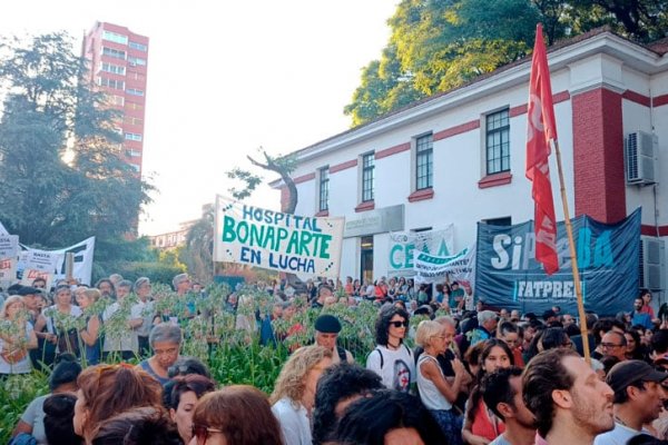 Masiva movilización contra los despidos y el cierre del Centro Cultural Conti