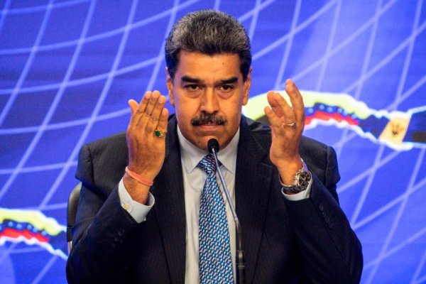 ¡Fuera del gobierno de Venezuela, dictador Maduro!