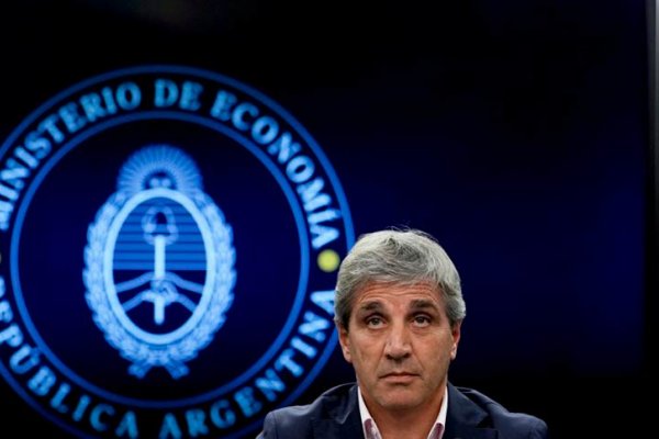 El FMI le marca la cancha al Gobierno y pide unificar el dólar en $1.300 y liberar el cepo