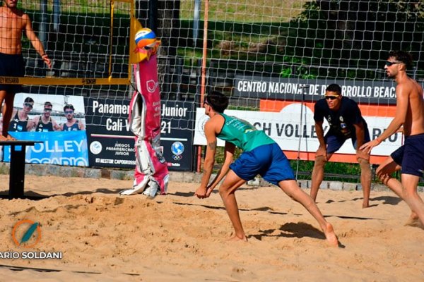 Argentina y Brasil se enfrentan en un match internacional de beach volley en Rosario