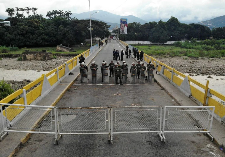 El bloqueo de la frontera dejó a miles de venezolanos varados en su propio país