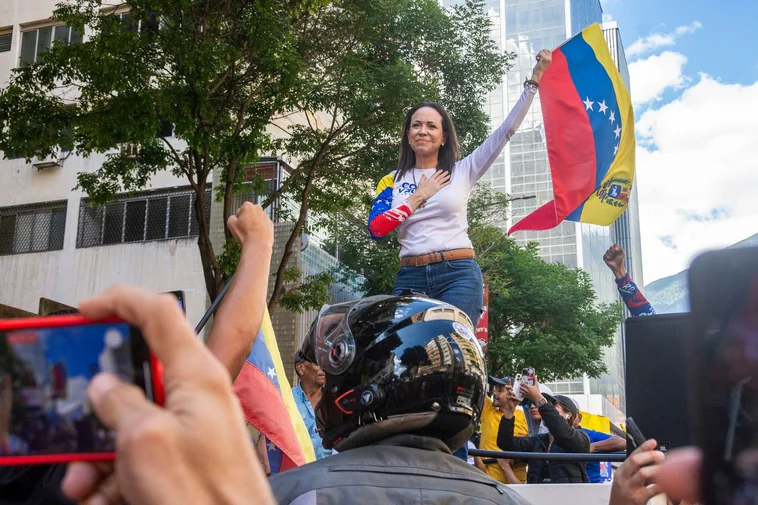 La oposición de Venezuela acusa a Maduro de consumar un «golpe de Estado»