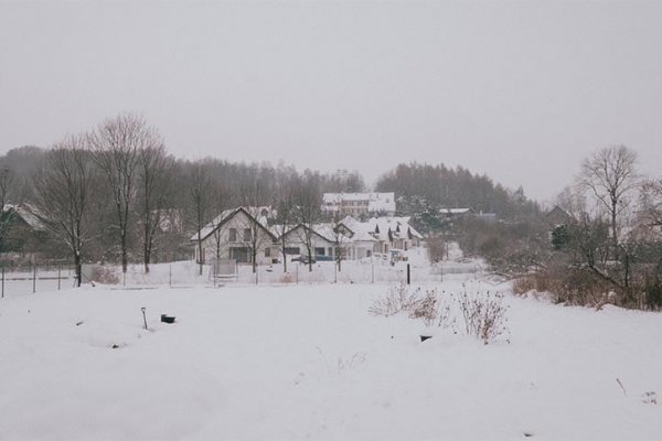 Intensa tormenta de nieve deja más de 32 mil hogares en Polonia sin electricidad